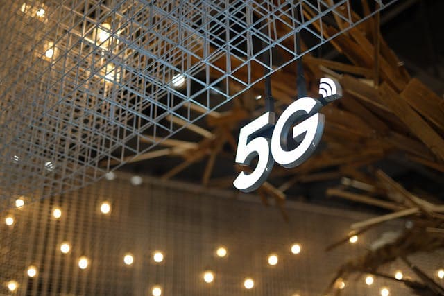 The Impact of 5G Rollout on When to Sell Old Mobile Phones in India