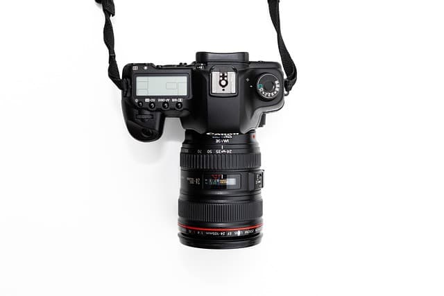 How Lens Condition Affects Your Deal When You Sell an Old DSLR Camera in Bangalore?